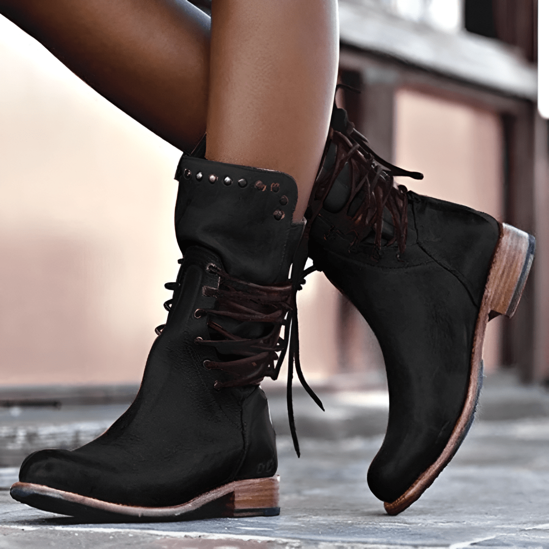 Leather ankle boots with laces