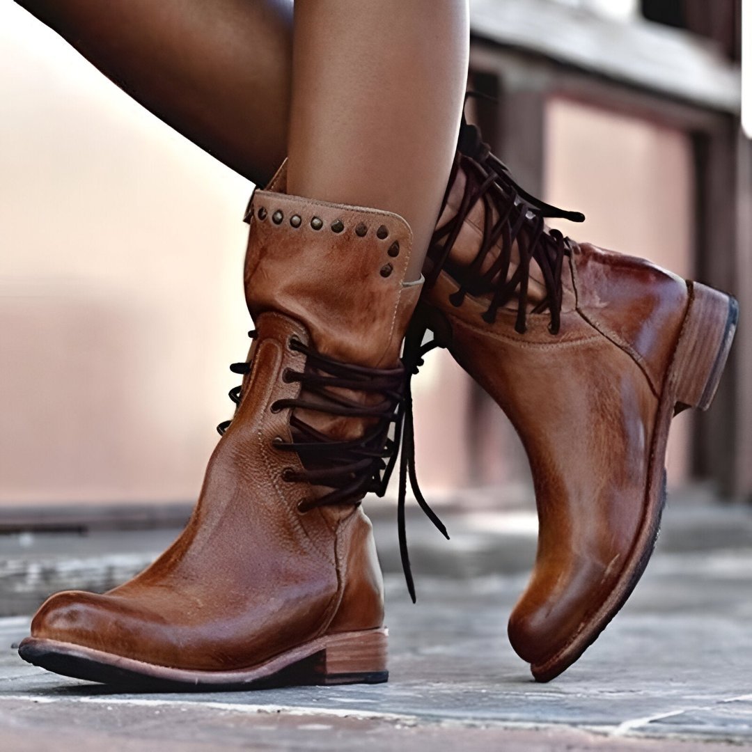 Leather ankle boots with laces