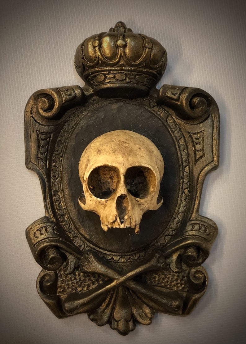 Hanging Skull Plaque