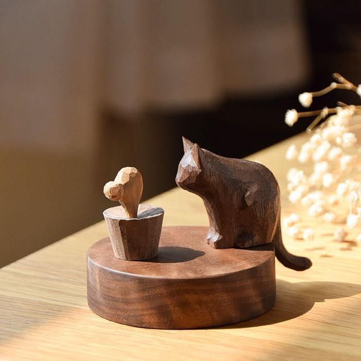Wooden Hand-Carved Diffuser Decor for Essential oils Cat Meet with Meat DC