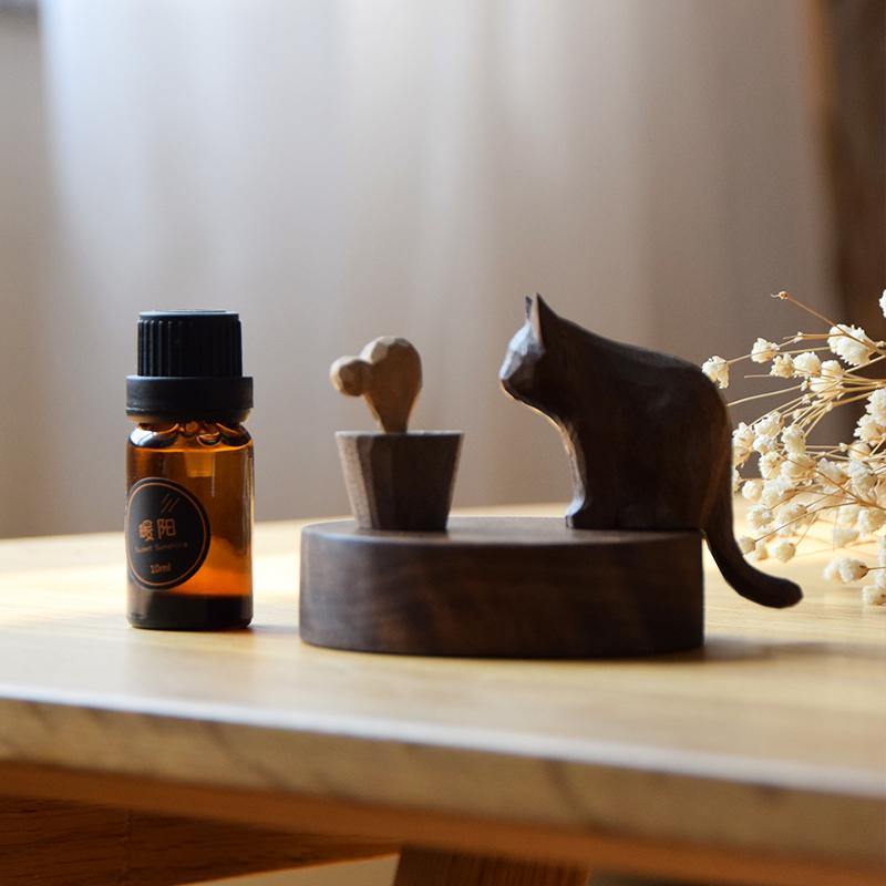 Wooden Hand-Carved Diffuser Decor for Essential oils Cat Meet with Meat DC